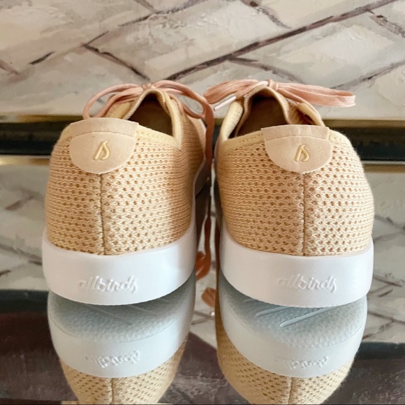 ALLBIRDS LIMITED EDITION: Lux Beige (Blizzard Sole) Tree Skippers - Picture 11 of 13